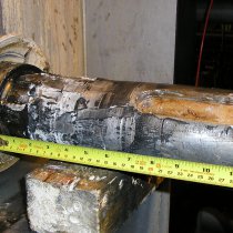 Uszkodzone gniazdo łożyska na wale Uszkodzone gniazdo łożyska na wale