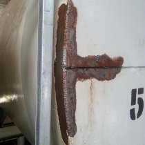 Nieszczelny spaw zbiornika zasobnikowego oleju Nieszczelny spaw zbiornika zasobnikowego oleju