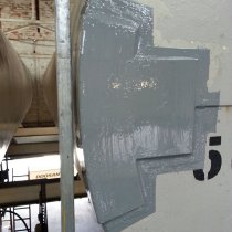 Płyty zespojone z użyciem materiału Belzona 1212 i obszar zabezpieczony powłoką Płyty zespojone z użyciem materiału Belzona 1212 i obszar zabezpieczony powłoką