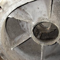 Uszkodzona pompa wody morskiej Uszkodzona pompa wody morskiej