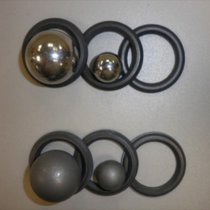 Wyposażenie do aplikacji metodą natryskową bez śladów zużycia po zastosowaniu materiału Belzona 1331 (u góry) w porównaniu z konwencjonalnymi powłokami ceramicznymi do zabezpieczania przed erozją (u dołu) Wyposażenie do aplikacji metodą natryskową bez śladów zużycia po zastosowaniu materiału Belzona 1331 (u góry) w porównaniu z konwencjonalnymi powłokami ceramicznymi do zabezpieczania przed erozją (u dołu)