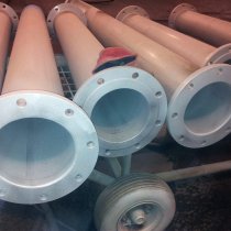 Skorodowany układ wydechowy jednostki pływającej po wypiaskowaniu powierzchni wewnętrznych Skorodowany układ wydechowy jednostki pływającej po wypiaskowaniu powierzchni wewnętrznych