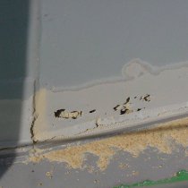 Skorodowane złącze pomiędzy pokładem i zbiornikiem Skorodowane złącze pomiędzy pokładem i zbiornikiem