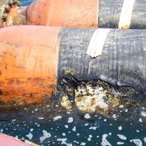 Uszkodzenia węża pływającego pod wpływem uderzeń Uszkodzenia węża pływającego pod wpływem uderzeń