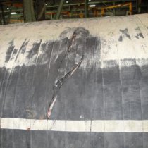 Wąż pływający uszkodzony przez pogłębiarkę Wąż pływający uszkodzony przez pogłębiarkę