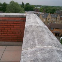 Połączenia elementów kamiennych, przez które przedostaje się woda Połączenia elementów kamiennych, przez które przedostaje się woda