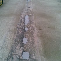 Przeciekające szczeliny dylatacyjne na dachu uniwersytetu Przeciekające szczeliny dylatacyjne na dachu uniwersytetu