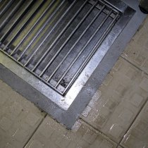 Obramowanie rusztu naprawione z użyciem materiału Belzona 4111 (Magma-Quartz) Obramowanie rusztu naprawione z użyciem materiału Belzona 4111 (Magma-Quartz)