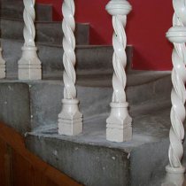 Stopnie betonowe uszkodzone na głębokość do 50 mm Stopnie betonowe uszkodzone na głębokość do 50 mm