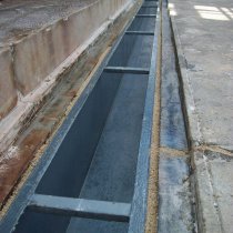 Rynna stalowa zamontowana z użyciem fug z materiału Belzona 4151 (Magma-Quartz Resin) Rynna stalowa zamontowana z użyciem fug z materiału Belzona 4151 (Magma-Quartz Resin)