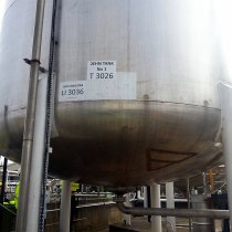 Oddziaływanie substancji chemicznych spowodowało wycieki wzdłuż podstawy zbiornika Oddziaływanie substancji chemicznych spowodowało wycieki wzdłuż podstawy zbiornika