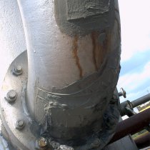 Materiał Belzona 4301 (Magma CR1 Hi-Build) zastosowany do zespojenia płyt w miejscu uszkodzenia Materiał Belzona 4301 (Magma CR1 Hi-Build) zastosowany do zespojenia płyt w miejscu uszkodzenia