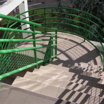 Zewnętrzna klatka schodowa przed zastosowaniem systemu Zewnętrzna klatka schodowa przed zastosowaniem systemu