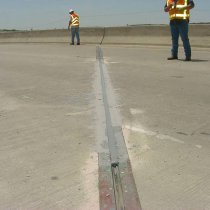 Krawędzie połączeń odbudowane z użyciem materiałów Belzona z serii 4000 oraz uszczelnienie połączeń z użyciem materiału Belzona 4521 (Magma-Flex Fluid) Krawędzie połączeń odbudowane z użyciem materiałów Belzona z serii 4000 oraz uszczelnienie połączeń z użyciem materiału Belzona 4521 (Magma-Flex Fluid)