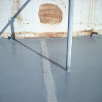 Wyciek przez szczelinę dylatacyjną dodatkowej strefy bezpiecznego przechowywania substancji chemicznych Wyciek przez szczelinę dylatacyjną dodatkowej strefy bezpiecznego przechowywania substancji chemicznych