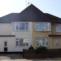 Ściany budynku (po lewej) zabezpieczone powłoką wodoodporną Belzona 5151 (Hi-Build Cladding) Ściany budynku (po lewej) zabezpieczone powłoką wodoodporną Belzona 5151 (Hi-Build Cladding)