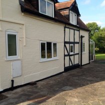 Materiał Belzona 5151 (Hi-Build Cladding) zastosowany w celu zabezpieczenia przed penetracją przez wodę oraz poprawy estetyki budynku Materiał Belzona 5151 (Hi-Build Cladding) zastosowany w celu zabezpieczenia przed penetracją przez wodę oraz poprawy estetyki budynku