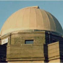 Kopuła obserwatorium przed zastosowaniem materiału Belzona 5151 (Hi-Build Cladding) Kopuła obserwatorium przed zastosowaniem materiału Belzona 5151 (Hi-Build Cladding)