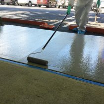 Zabezpieczenie powierzchni na zewnątrz z użyciem materiału Belzona 5231 (powłoka bazowa) i powłoki wierzchniej w kolorze szarym Belzona 5233 Grey Zabezpieczenie powierzchni na zewnątrz z użyciem materiału Belzona 5231 (powłoka bazowa) i powłoki wierzchniej w kolorze szarym Belzona 5233 Grey