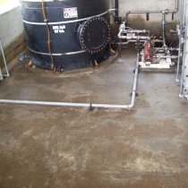 Uszkodzona dodatkowa strefa bezpiecznego przechowywania substancji chemicznych Uszkodzona dodatkowa strefa bezpiecznego przechowywania substancji chemicznych