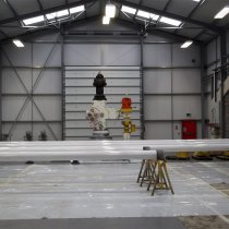 Aplikacja 2 warstw zabezpieczającej przed korozją powłoki Belzona 5892 na zewnętrznej powierzchni rur Aplikacja 2 warstw zabezpieczającej przed korozją powłoki Belzona 5892 na zewnętrznej powierzchni rur