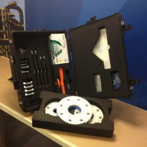 Zawartość zestawu firmy Belzona do formowania powierzchni przylgowych kołnierzy Zawartość zestawu firmy Belzona do formowania powierzchni przylgowych kołnierzy