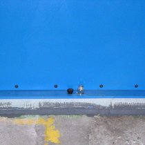 Nieregularny elementy dystansujący całkowicie podpierający element