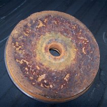 Głowica pompy wody ściekowej uszkodzona pod wpływem korozji spowodowanej oddziaływaniem substancji chemicznych