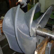 Uszkodzony pod wpływem erozji wirnik pompy po jego odbudowie