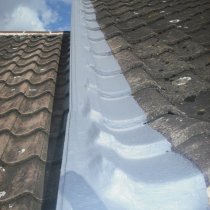 Krawędź dachu uszczelniona z użyciem materiału Belzona 3111 (Flexible Membrane)