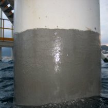 Naprawa uszkodzenia korozyjnego nogi platformy z użyciem materiału Belzona 5831 (ST-Barrier)