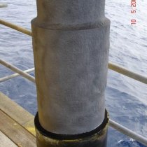 Skorodowana rura pionu wznoszącego