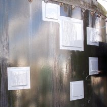 Zakończona naprawa skorodowanej ściany zbiornika metodą spajania płyt na zimno