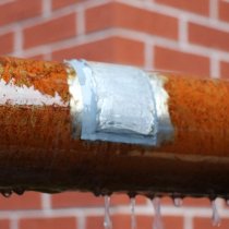 Rura, na której osadzał się kondensat, naprawiona materiałem Belzona