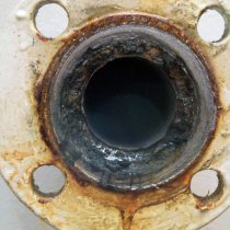 Nieszczelne połączenie kołnierzowe