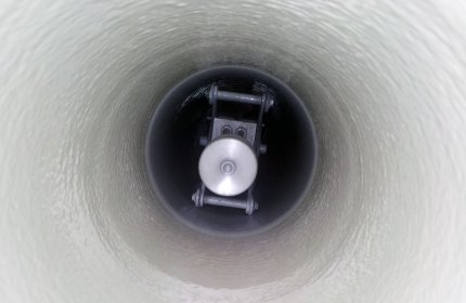 Nakładanie wewnętrznej wykładziny rury z materiału Belzona 1381