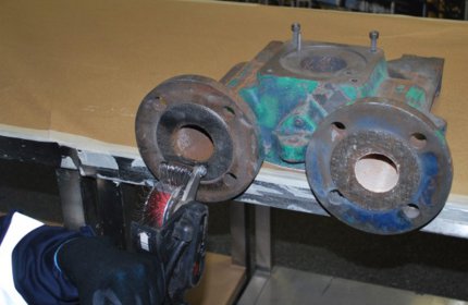 Przygotowanie powierzchni przylgowej kołnierza